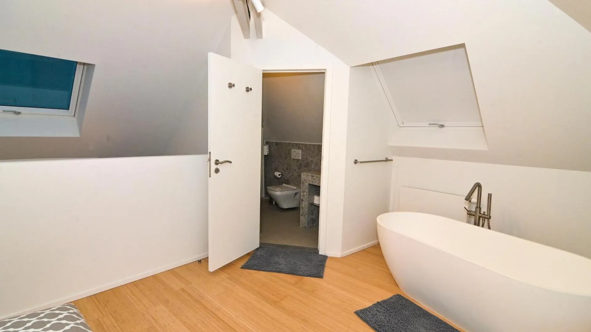 Family Duplex Getaway - Perfectly Positioned For City Adventures Bruselas Apartamento